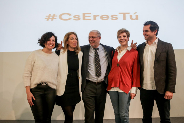 El vicepresidente de la Junta de Castilla y León, Francisco Igea Arisqueta, en un acto de la plataforma Cs Eres Tú junto a Orlena de Miguel, Marta Marbán, María de los Ángeles Fernández Ramil y Saúl Ramírez.