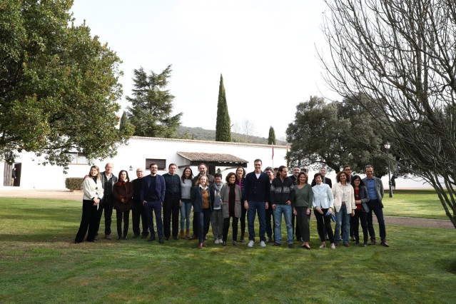 Pedro Sánchez y los ministros que componen el Ejecutivo en la finca estatal de los Quintos de Mora, situada en el término municipal de Los Yébenes (Toledo).