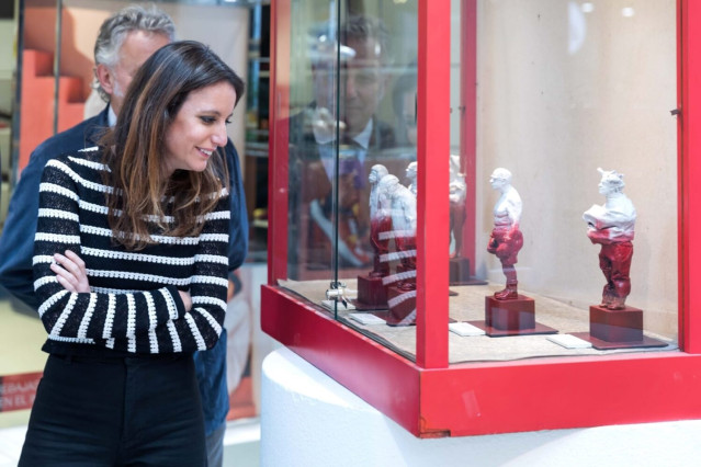 Andrea Levy visita la XXIX edición de la feria de arte FLECHA