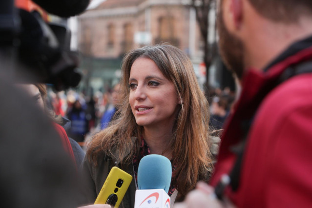 La Concejal de Cultura, Turismo y Deporte de Madrid, Andrea Levy, atiende a los medios de comunicación durante el pasacalles multicultural en el barrio de Usera con motivo de la celebración del Año Nuevo Chino, en Madrid (España) a 26 de enero de 2020.