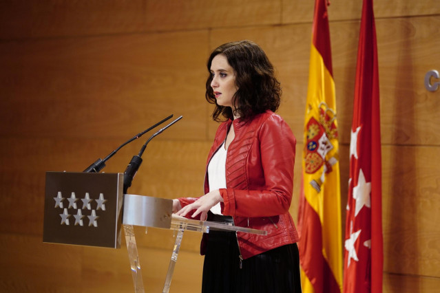 Imagen de recurso de la presidenta de la Comunidad de Madrid, Isabel Díaz Ayuso, tras ofrecer una rueda de prensa durante el último Consejo de Gobierno del año 2019.