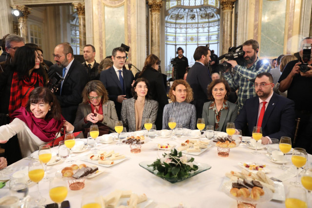 (I-D) La presidenta del PSOE, Cristina Narbona; la vicepresidenta cuarta y ministra para la Transición Ecológica y el Reto Demográfico, Teresa Ribera; la presidenta del Senado, Pilar Llop; la presidenta del Congreso, Meritxell Batet; la vicepresidenta pri