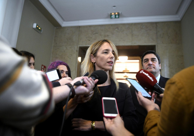 La portavoz del Partido Popular en el Congreso, Cayetana Álvarez de Toledo, atiende a los medios de comunicación tras la junta de Portavoces del Congreso de los Diputados, en Madrid (España), a 11 de febrero de 2020.