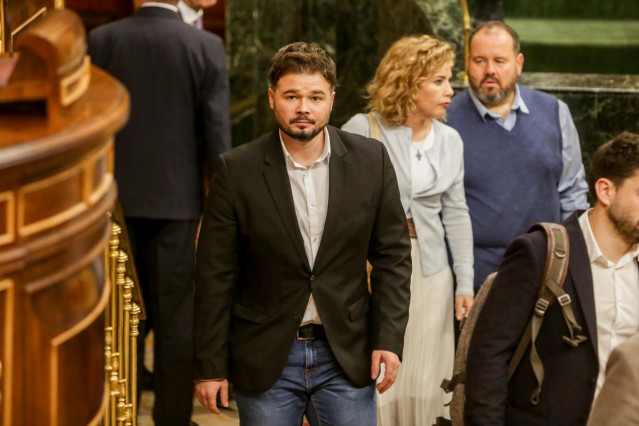 El portavoz de ERC en el Congreso de los Diputados, Gabriel Rufián, a su llegada al hemiciclo del Congreso,  a 11 de febrero de 2020.