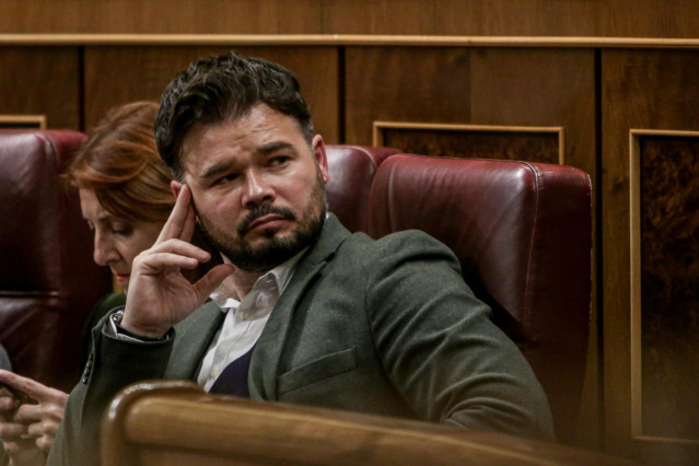 El portavoz de ERC en el Congreso de los Diputados, Gabriel Rufián. durante la primera sesión ordinaria del pleno en el Congreso de los Diputados en la XIV Legislatura tras la constitución del Gobierno de coalición del PSOE y Unidas Podemos, en Madrid (Es