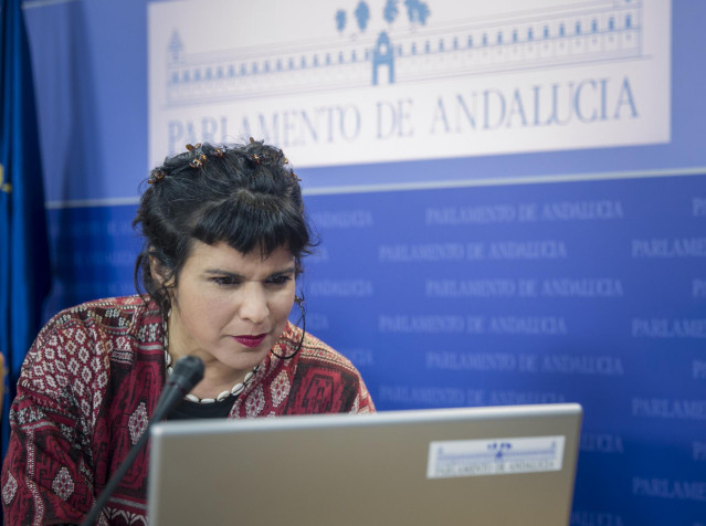 La coordinadora general de Podemos Andalucía y presidenta del grupo parlamentario de Adelante Andalucía, Teresa Rodríguez, comparece en rueda de prensa para presentar una iniciativa sobre las cuentas claras y abiertas para la Administración pública andalu