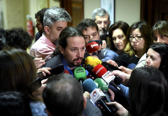 El vicepresidente segundo y ministro de Derechos Sociales y Agenda 2030, Pablo Iglesias, ofrece declaraciones a los medios de comunicación en el Congreso de los Diputados