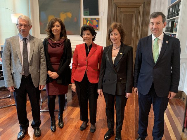 Reunión entre la ministra de Educación, Isabel Celaá, y la consejera de Educación del Gobierno Vasco, Cristina Uriarte.