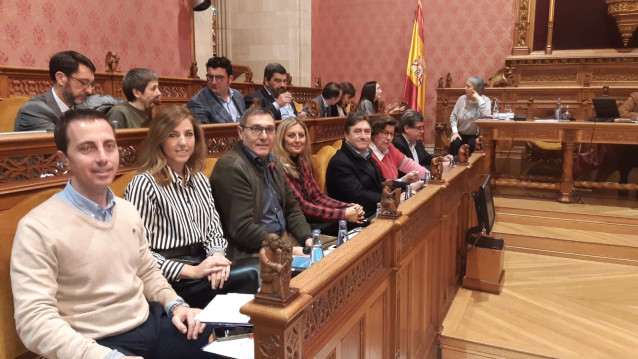 En primer plano, el portavoz del PP, Llorenç Galmés.