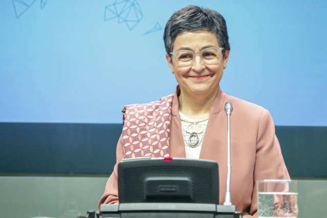 La ministra de Asuntos Exteriores, Unión Europea y Cooperación, Arancha González Laya, ofrece una rueda de prensa tras mantener una reunión bilateral con su homólogo griego, Nikos Dendias, en Madrid a 10 de febrero de 2020.