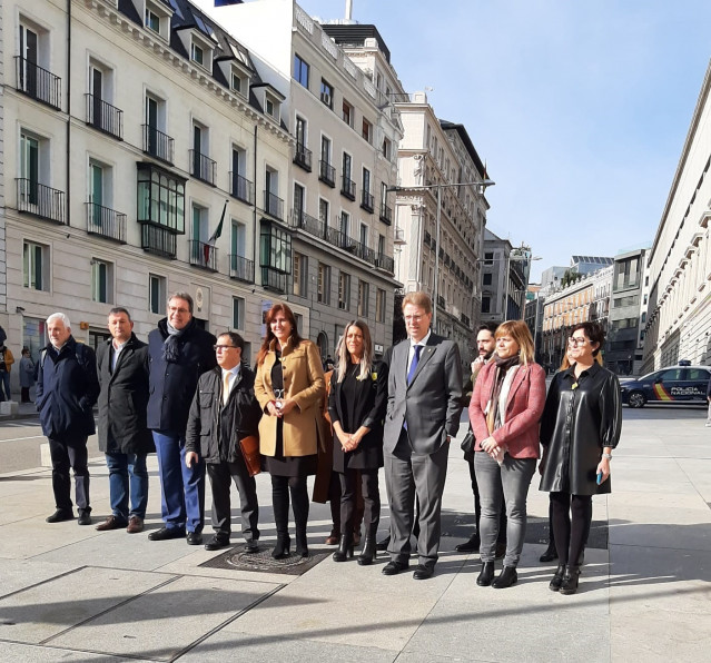 Laura Borràs, Ferran Bel, Jaume Alonso Cuevillas, Marta Pascal, Josep Cleríes y los demás diputados y senadores de Junts