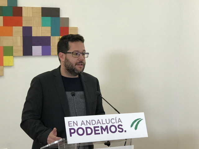 El responsable de Coordinación interna de Podemos Andalucía, José Ignacio García, en rueda de prensa este lunes.