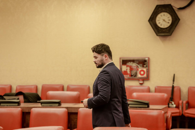 El portavoz de ERC en el Congreso de los Diputados, Gabriel Rufián, a su llegada a la Comisión Constitucional del Congreso