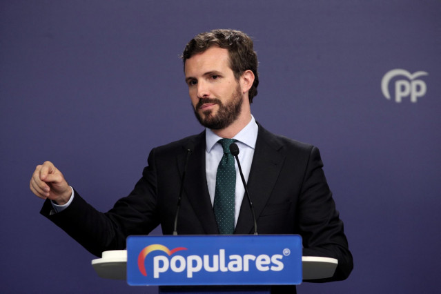 El presidente del PP, Pablo Casado, en rueda de prensa tras finalizar la reunión del Comité Ejecutivo Nacional del Partido Popular y conocerse la firma del preacurdo entre el PSOE y Unidas Podemos después de las elecciones generales del 10N, en Madrid (Es