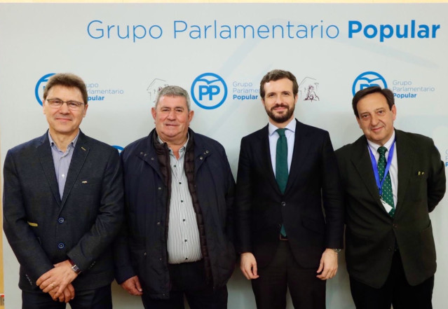 El líder del PP, Pablo Casado, se reúne en el Congreso con las organizaciones agracias ASAJA, COAG y UPA.