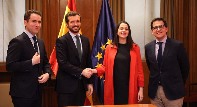 Reunión en el Congreso entre el presidente del PP, Pablo Casado, y la portavoz parlamentaria de Ciudadanos, Inés Arrimadas.