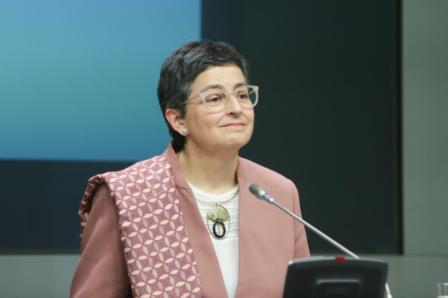 La ministra de Asuntos Exteriores, Unión Europea y Cooperación, Arancha González Laya, ofrece una rueda de prensa tras mantener una reunión bilateral con su homólogo griego, Nikos Dendias, en Madrid a 10 de febrero de 2020.