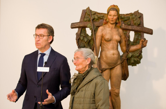 Feijóo, con Benedicta Sánchez, Premio goya a la Actriz Revelación por su papel en 'O que arde'