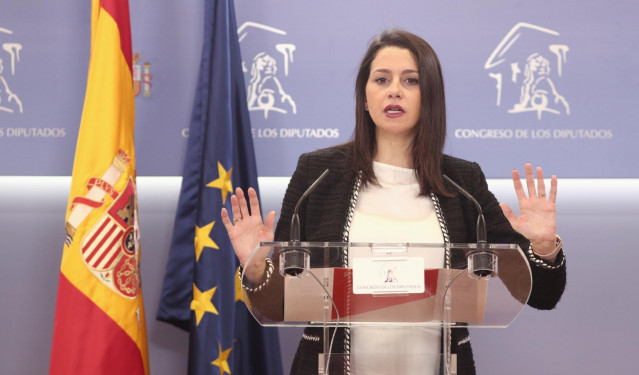 La portavoz de Ciudadanos en el Congreso, Inés Arrimadas, en rueda de prensa ante los medios, en el Congreso de los Diputados, Madrid (España), a 11 de febrero de 2020.