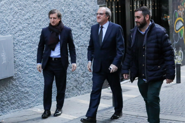 Imagen de recurso del portavoz del Grupo Socialista en la Asamble de Madrid, Ángel Gabilondo (centro).