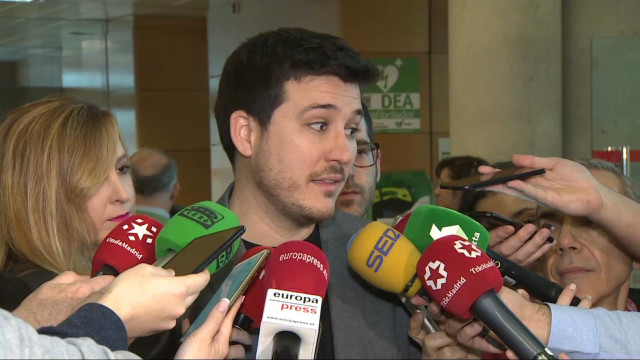 Imagen de recurso del portavoz de Más Madrid en la Asamblea de Madrid, Pablo Gómez Perpinyá, antes de entrar al pleno de la Asamblea de Madrid.