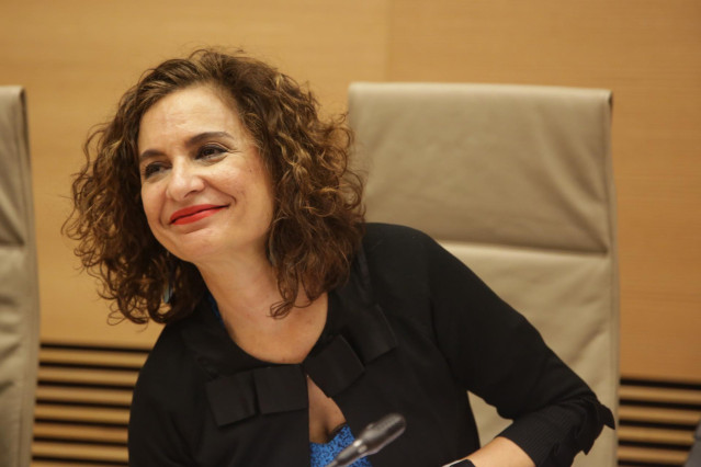 La ministra de Hacienda y portavoz del Gobierno, María Jesús Montero, momentos antes de comparecer en la Comisión de Hacienda del Congreso