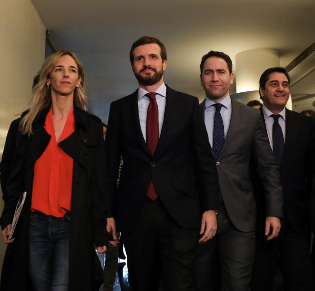 (I-D) La portavoz del Partido Popular en el Congreso de los Diputados, Cayetana Álvarez de Toledo; el presidente del PP, Pablo Casado; el secretario general del Partido Popular, Teodóro  García Egea; y el diputado del PP, José Ignacio Echániz, a su llegad