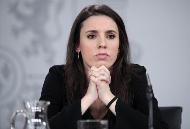 La ministra de Igualdad, Irene Montero, comparece en rueda de prensa tras el Consejo de Ministros en Moncloa, en Madrid (España), a 18 de febrero de 2020.