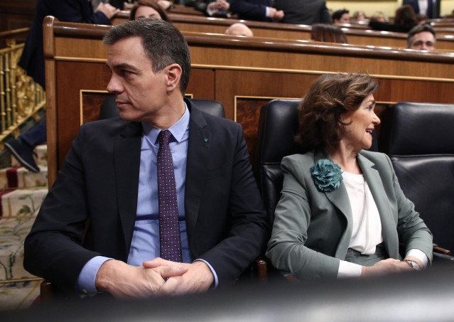 El presidente del Gobierno, Pedro Sánchez y la Vicepresidenta Carmen Calvo