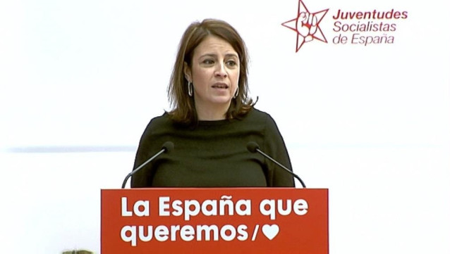 La vicesecretaria general y portavoz socialista en el Congreso, Adriana Lastra durante la inauguración de la Escuela de Invierno de Juventudes Socialista en la sede de Ferraz.