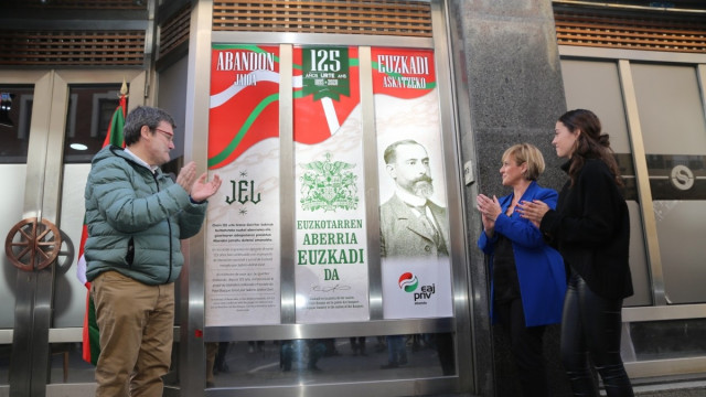 La presidenta del BBB del PNV, Itxaso Atutxa, y el alcalde de Bilbao, Juan Mari Aburto, en el acto de celebración del 40 aniversario del Batzoki de Abando.