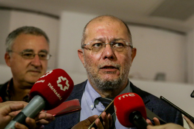 El diputado de Ciudadanos por Valladolid, Francisco Igea Arisqueta, ofrece declaraciones a la prensa tras el acto de la plataforma ´Ciudadanos Eres Tú' para presentar un manifiesto en el que se expone las reformas y cambios ante la próxima celebración de