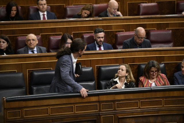 (I-D) El vicepresidente del Gobierno de Derechos Sociales y Agenda 2030, Pablo Iglesias; la Vicepresidenta Tercera, Nadia Calviño; la vicepresidenta cuarta, Teresa Ribera, en el Congreso de los Diputados