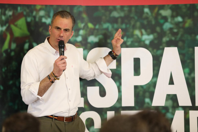 El secretario general de Vox, Javier Ortega Smith, este domingo en Trigueros (Huelva)