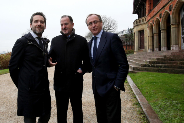 (I-D) El expresidente del PP de Guipúzcoa, Borja Sémper; el eurodiputado con el Partido Popular Europeo y expresidente del PP vasco, Carlos Iturgaiz; y el presidente del PP vasco, Alfonso Alonso