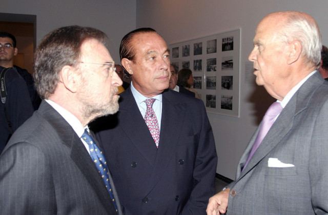 Antonio Burgos (izquierda) y Curro Romero (centro), en una imagen de archivo