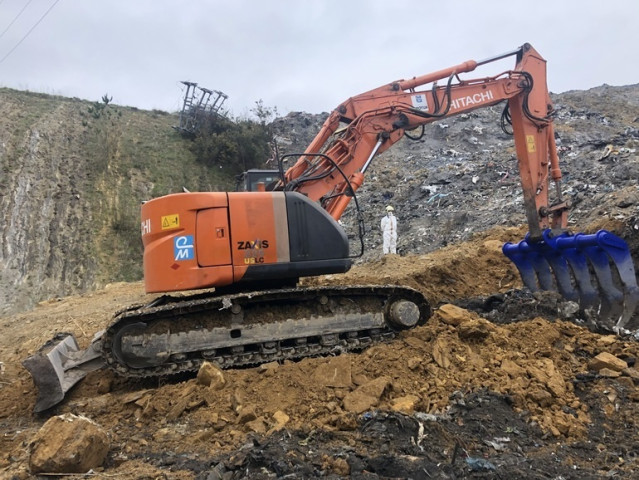 Maquinaria trabajando en el derrumbe de Zaldibar (Bizkaia)