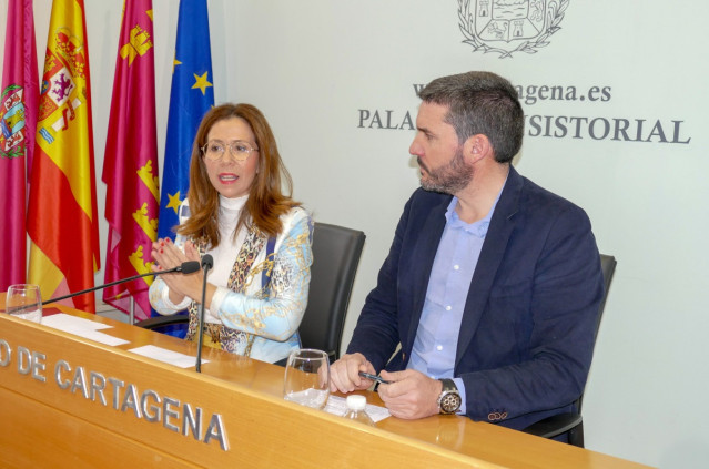 La alcaldesa de Cartagena, Ana Belén Castejón; y el consejero Antonio Luengo