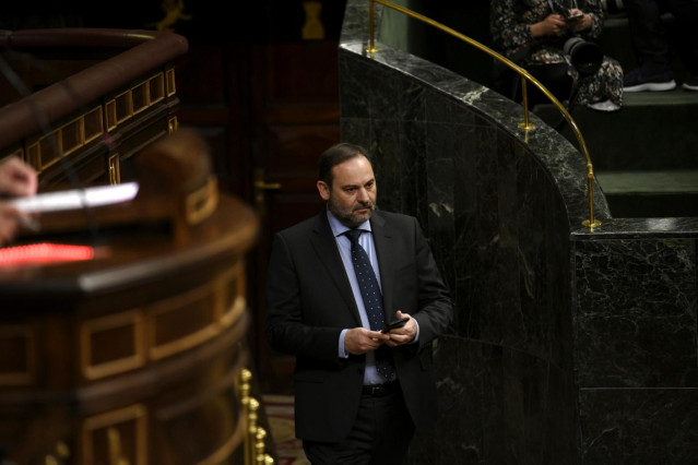 El ministro de Transportes, Movilidad y Agenda Urbana, José Luis Ábalos, a su llegada al hemiciclo del Congreso de los Diputados.