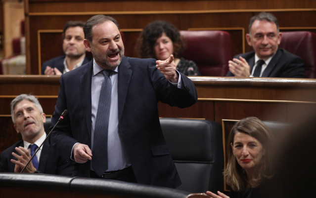 El ministro de Transportes, José Luis Ábalos , en la sesión plenaria en el Congreso