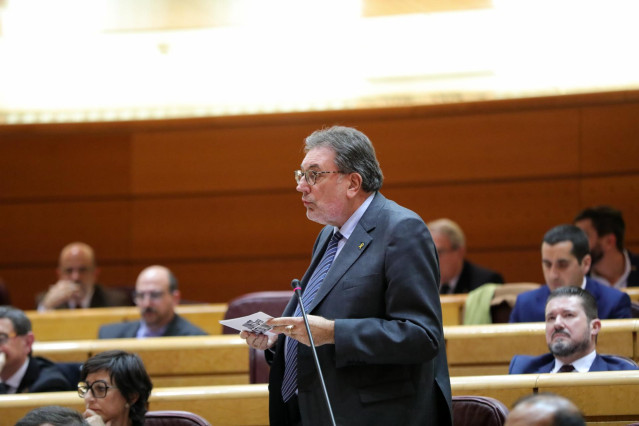 El senador de JxCat Josep Lluís Cleries i González durante la primera sesión de control al Gobierno de coalición PSOE y Unidas Podemos de la XIV Legislatura en el Senado, en Madrid (España), a 11 de febrero de 2020.