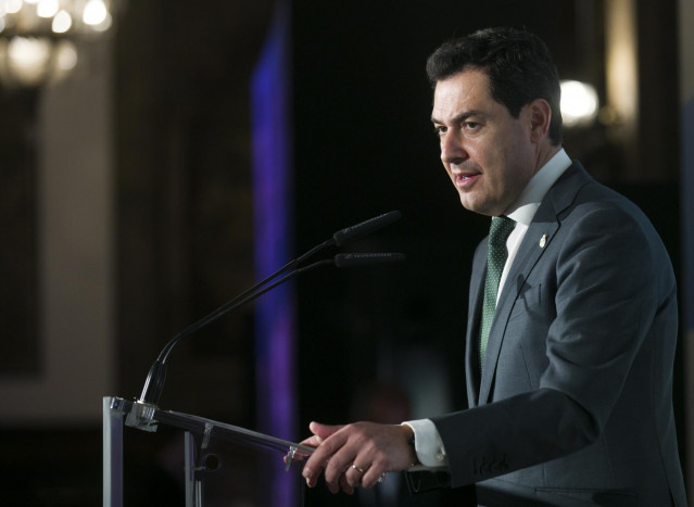 El presidente de la Junta de Andalucía, Juanma Moreno, durante su intervención en la clausura el I Foro del Cooperativismo Agroalimentario. En el hotel Alfonso XIII, Sevilla (Andalucía, España), a 27 de febrero de 2020.