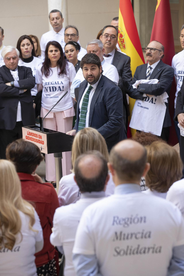 El presidente del Gobienro regional, durante la rueda de prensa