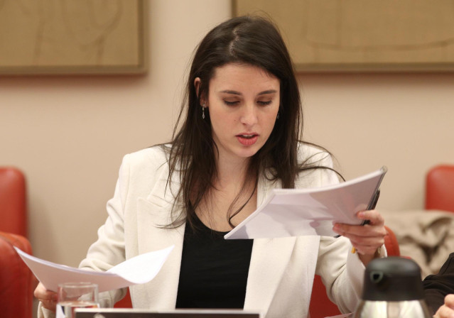 La ministra de Igualdad, Irene Montero, durante la reunión de Comisión de Igualdad en el Congreso el 24 de febrero