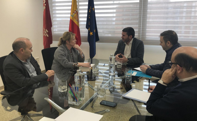 Encuentro en Murcia entre la diputada de Ciclo Hídrico, Ana Serna, y el Gobierno de la Región de Murcia.