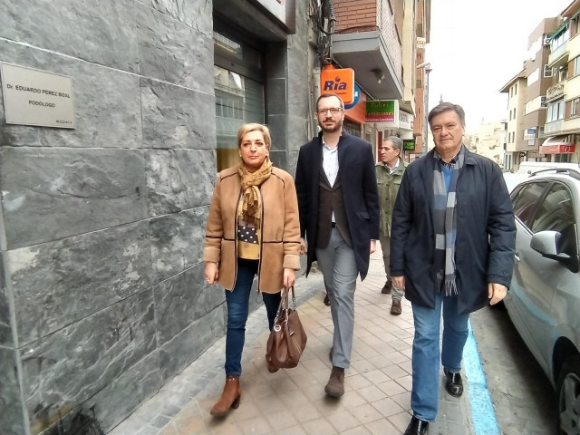 Javier Maroto, junto al secretario autonómico del PP, Francisco Vázquez y la presidenta del PP en Segovia, Paloma Sanz.