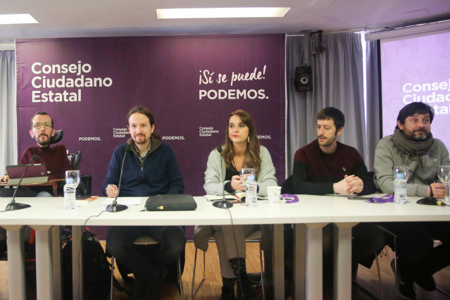 El secretario general de Podemos, Pablo Iglesias, junto a los dirigentes Pablo Echenique, Noelia Vera, Juanma del Olmo y Rafa Mayoral, en una reunión del Consejo Ciudadano en noviembre de 2018