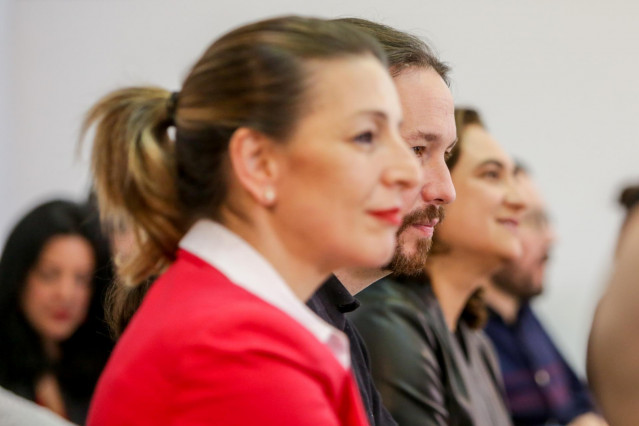 La ministra de Trabajo y Economía Social, Yolanda Díaz, y el vicepresidente segundo del Gobierno, Pablo Iglesias, durante un encuentro confederal de Unidas Podemos