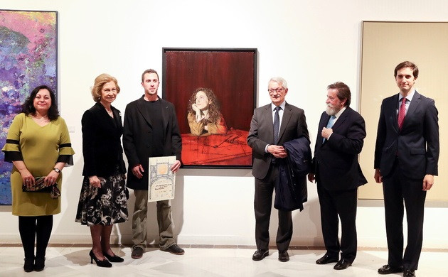 La reina Sofía presidide la entrega del 55 Premio Reina Sofia de Pintura y Escultura, que ha recaído en  Manuel Díaz Meré por el retrato “Lucía componiendo”.