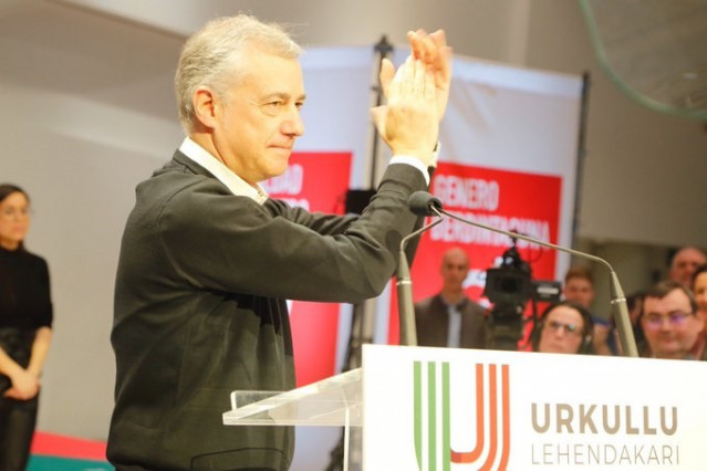 Iñigo urkullu interviene en el acto de presentación de candidaturas a las elecciones del 5 d abril en Vitoria